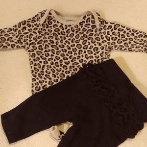 Animal print bodysuit long sleeved w blk pants
